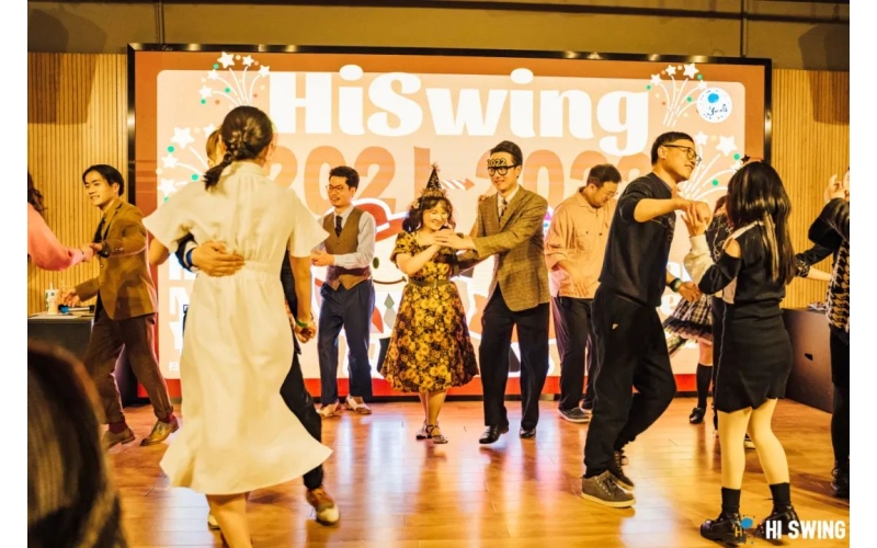 品世界美酒、逛多彩市集、赏舞台表演…… “糖酒会天下·潮饮生活季”将在成都高新区交子大道热闹开启